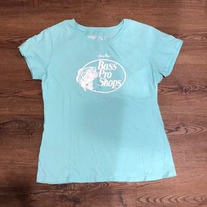 bass pro shops t-shirt size small